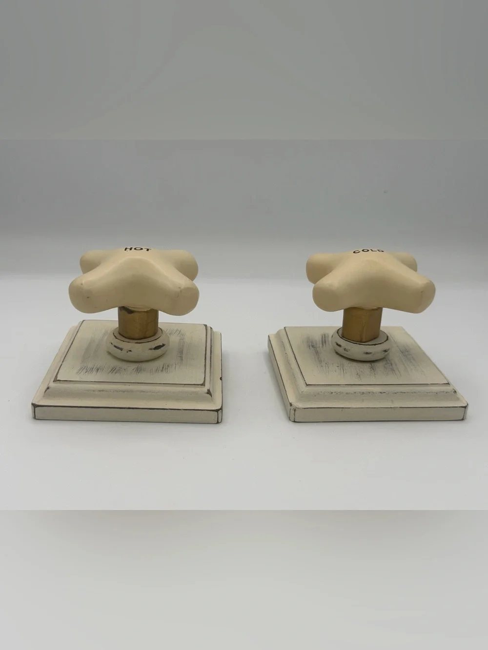 Decorative Hot & Cold Faucet Knob Wall Plaques Rustic Distressed Bathroom Decor